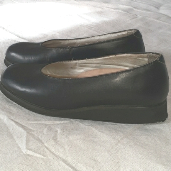 Black leather Wedge Career Casual shoes size 7 1/2 - Picture 2 of 4